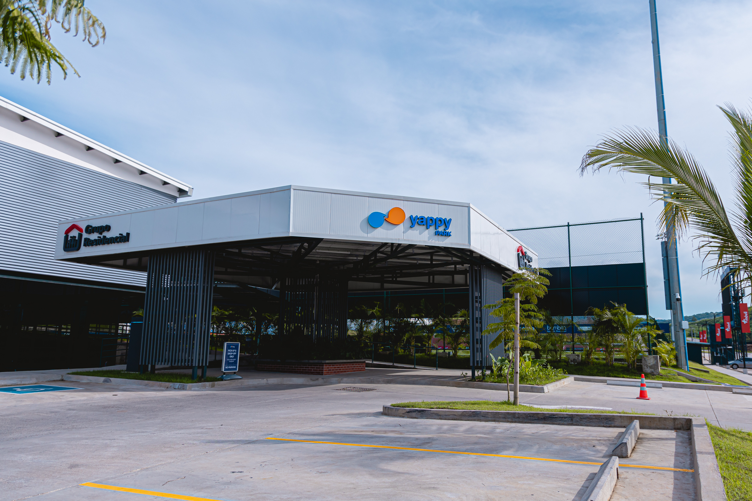 Entrada principal del complejo Yappy Park.